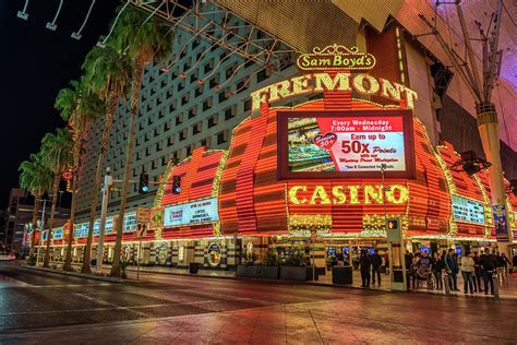 FREMONT HOTEL & CASINO .